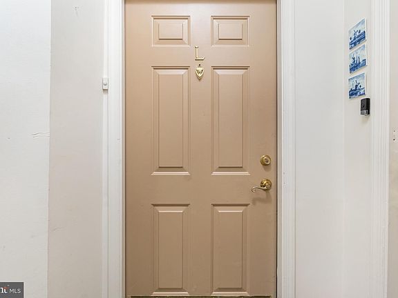 4th image of 1308L Scottsdale Dr #225