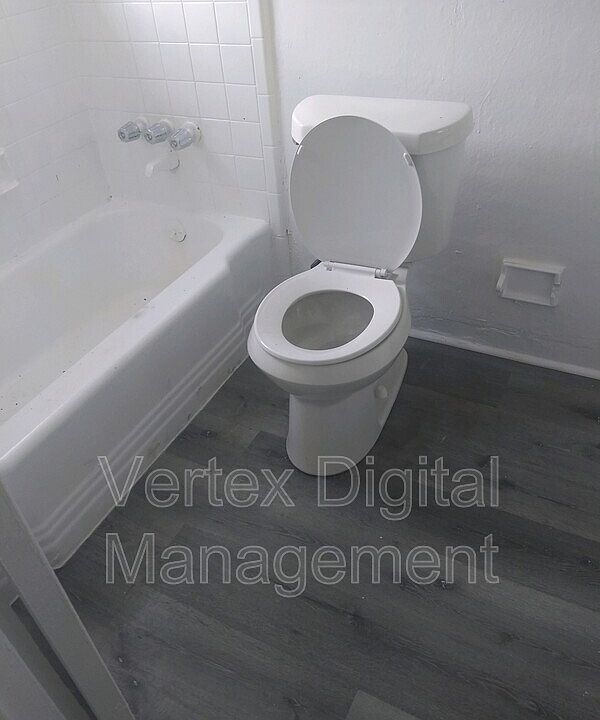 2nd image of 1135 Whitaker Dr #311