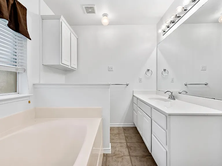 614 Douglas Dr — Photo 18