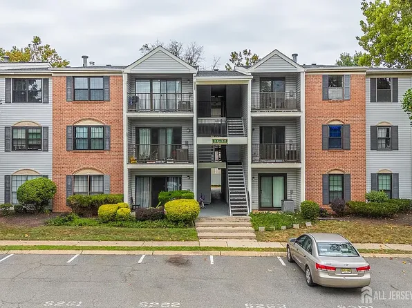 32 Canterbury Ct, Piscataway, NJ 08854