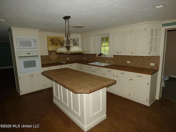 3rd image of 370 Roan Ready Rd
