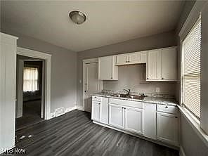 5th image of 9024 Yale Ave
