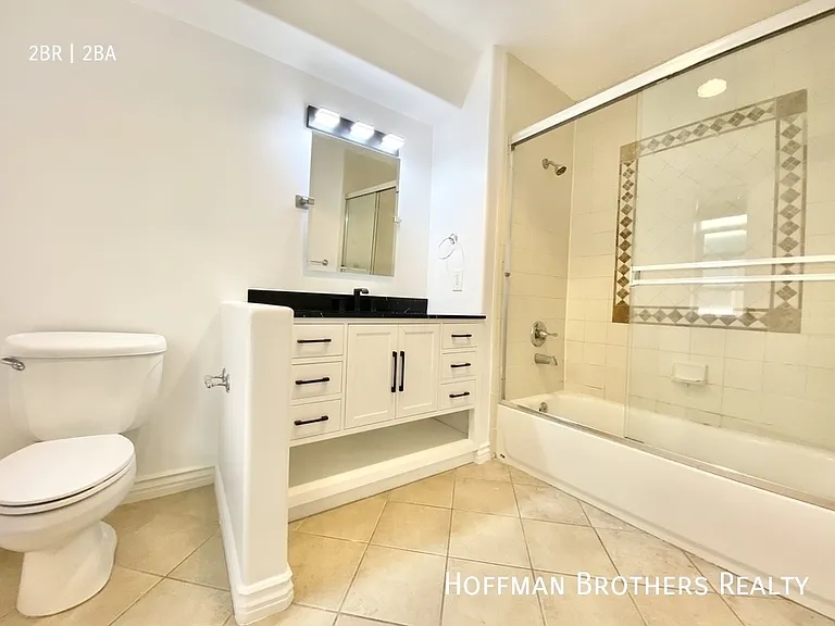 1837 Beloit Ave #203 — Photo 10