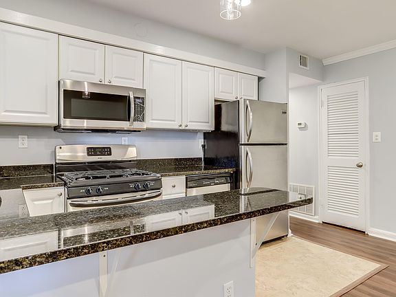 4th image of 1941 N Cameron St APT 4