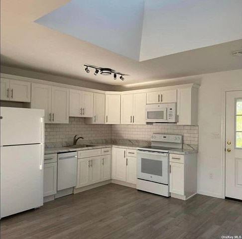 1st image of 39 Raymond Ave