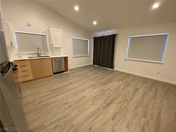 4th image of 3216 Malibu Vista St