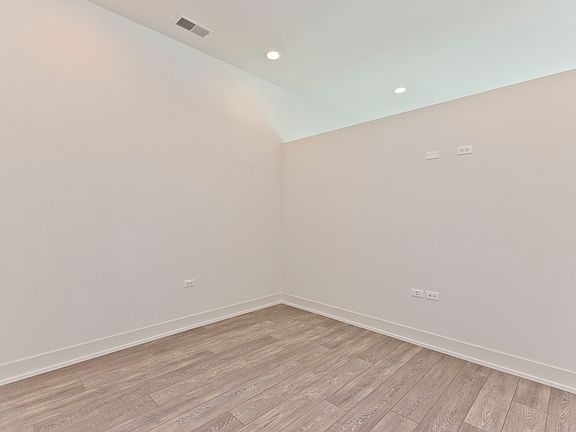 4th image of 849 N Larrabee St #403