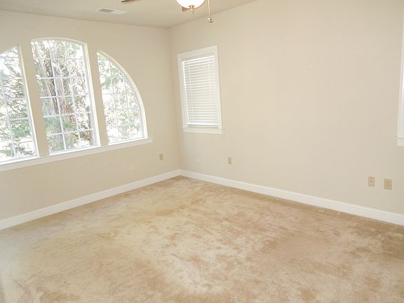4th image of 128 Steinbeck Way APT L