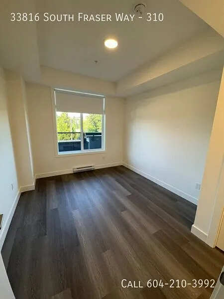 Downtown Abbotsford Like New 1 Bed — Photo 4