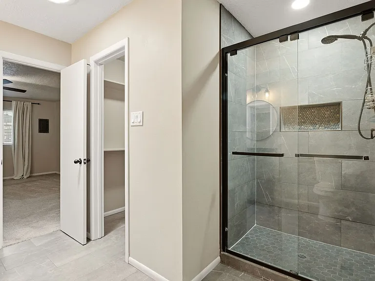 9817 Mary Ellen Pl NE — Photo 34