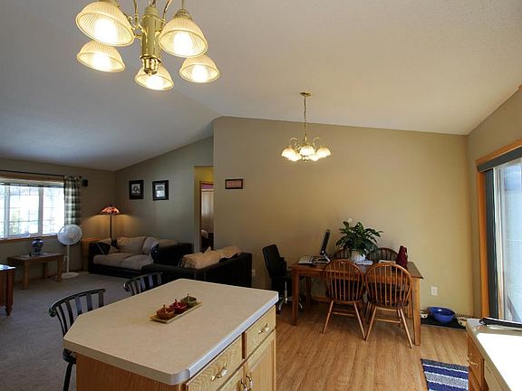 5th image of 637 N Pine St