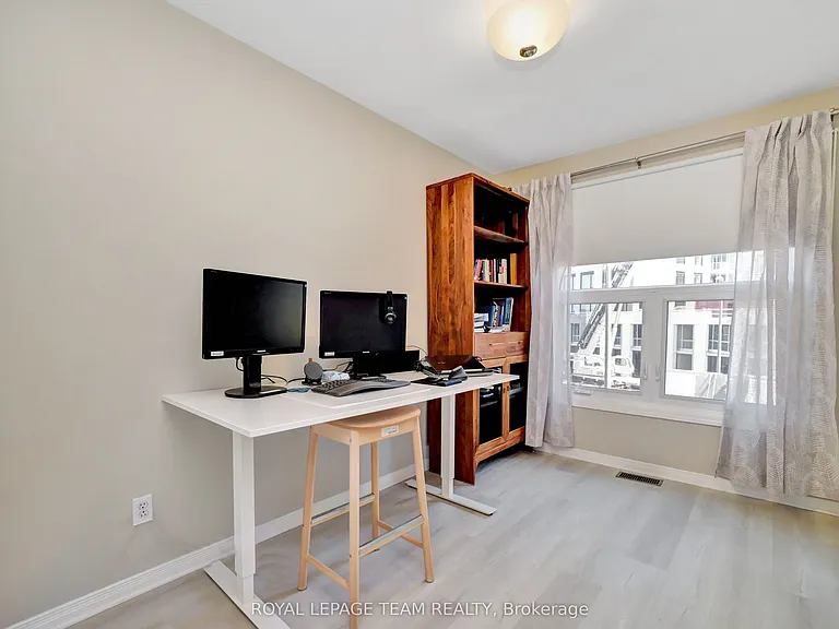 53 Thornbury Cres — Photo 26