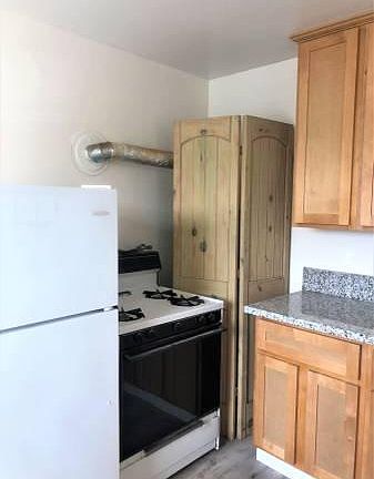 4th image of 202-2000 S Nicholl Ct #202