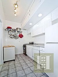 3rd image of 32 W 96th St