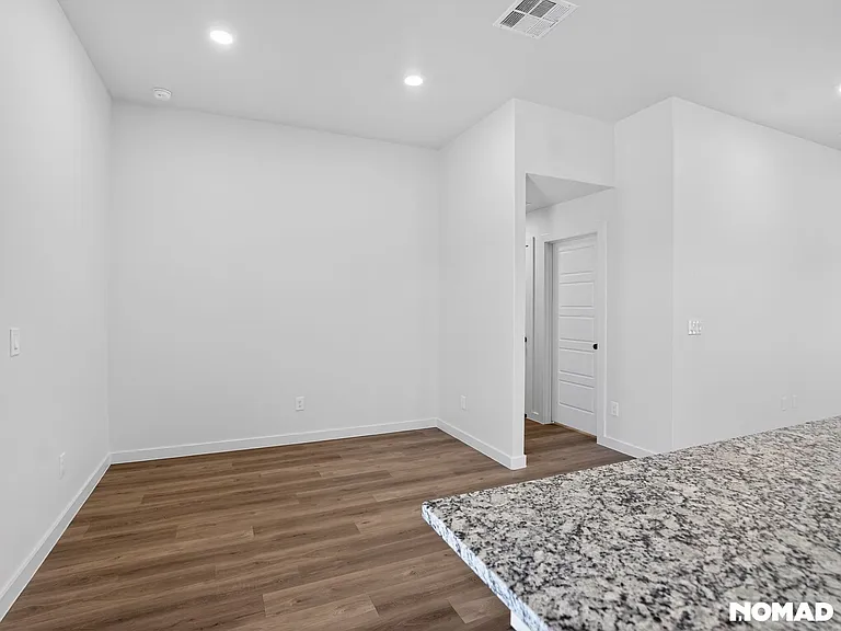2152 Langford Ave — Photo 4