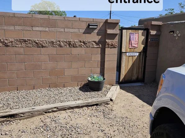 5607 Palm Ave SW, Albuquerque, NM 87121
