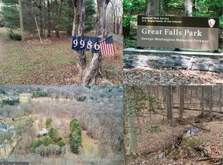 9986 Blackberry Ln, Great Falls, VA 22066