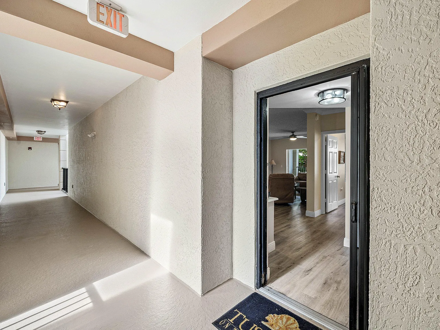 2 bed, 2.0 bath, 1131 sqft, $4,300 — Photo 3