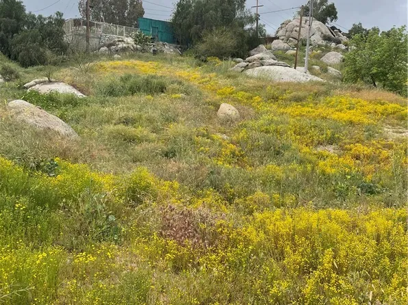 250 Mohawk Pl #31, Perris, CA 92570