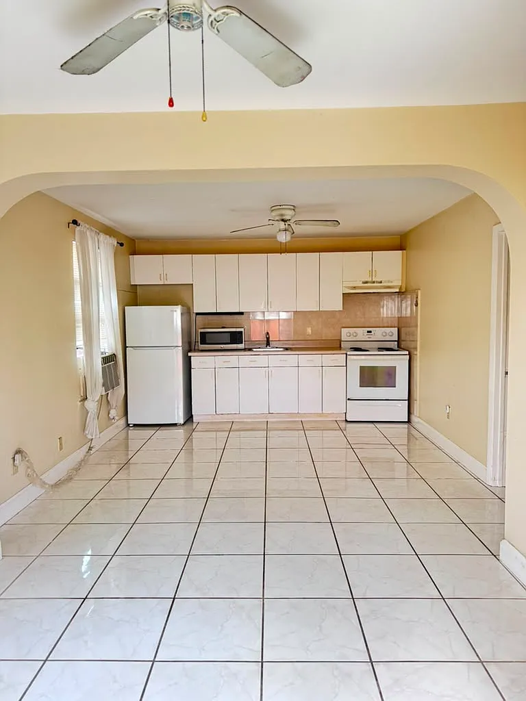 1 bed, 800 sqft, $1,600 — Photo 3