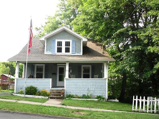 1st image of 226 W 13th St
