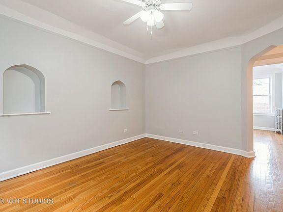 5th image of 2924 N Sacramento Ave APT 2W