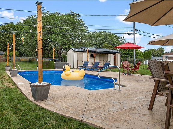 4th image of 816 Louise Dr