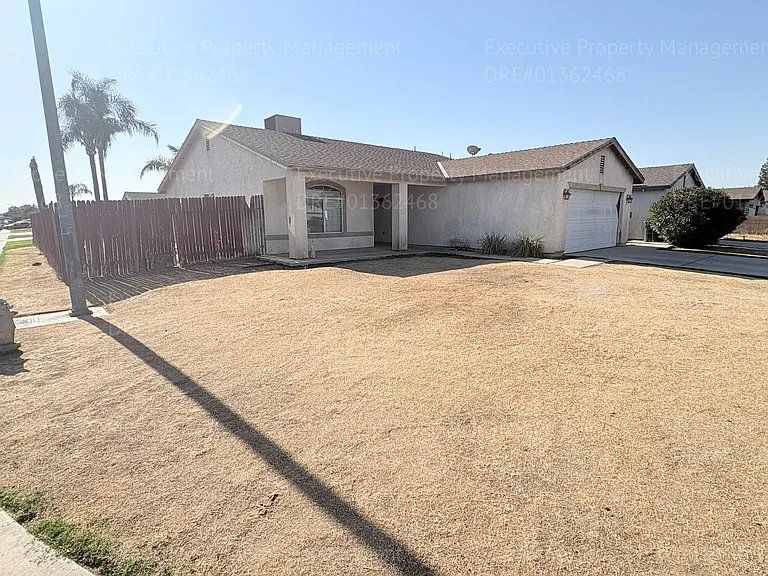 7400 Cross Glade St — Photo 2