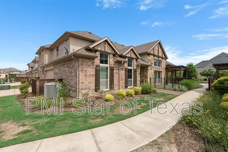 4 bed, 3.0 bath, 2230 sqft, $3,400 — Photo 4