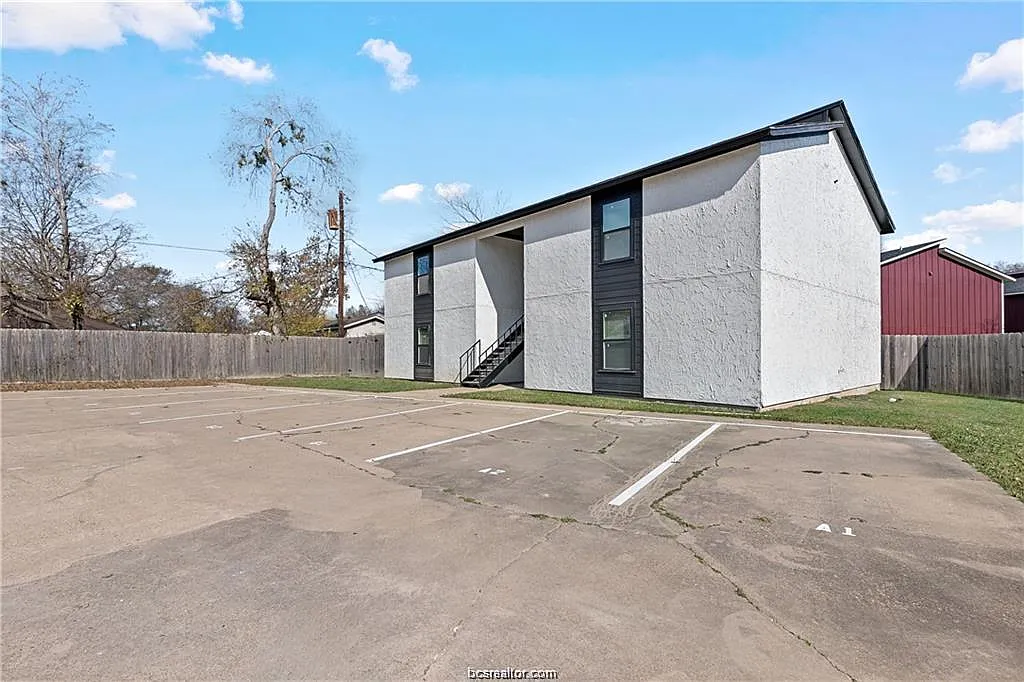 2 bed, 1.5 bath, 798 sqft, $1,200 — Photo 2