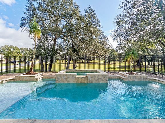 4th image of 1697 Pine Bay Dr