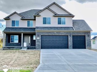 8191 Hidden Cove Ct, Grand Blanc, MI 48439