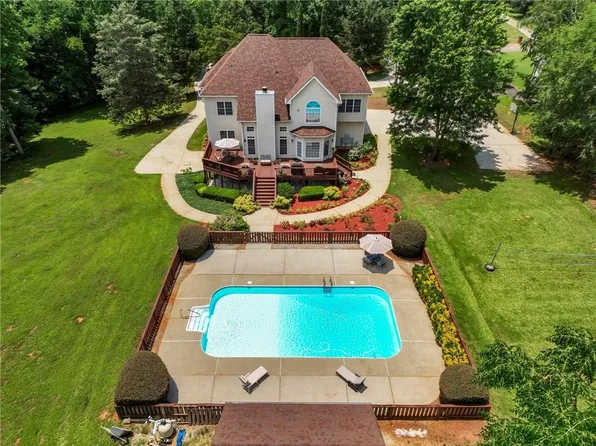 164 Woodland Ter, Jefferson, GA 30549