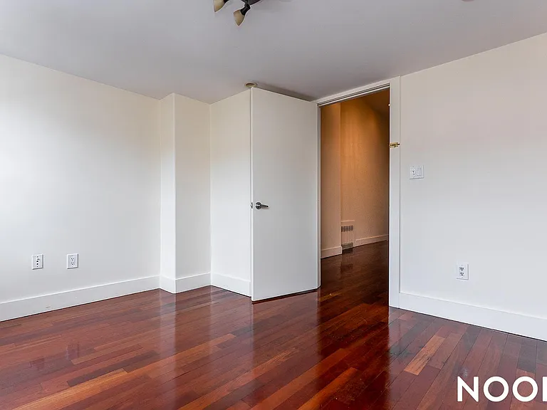 184 Jefferson St #3L — Photo 7