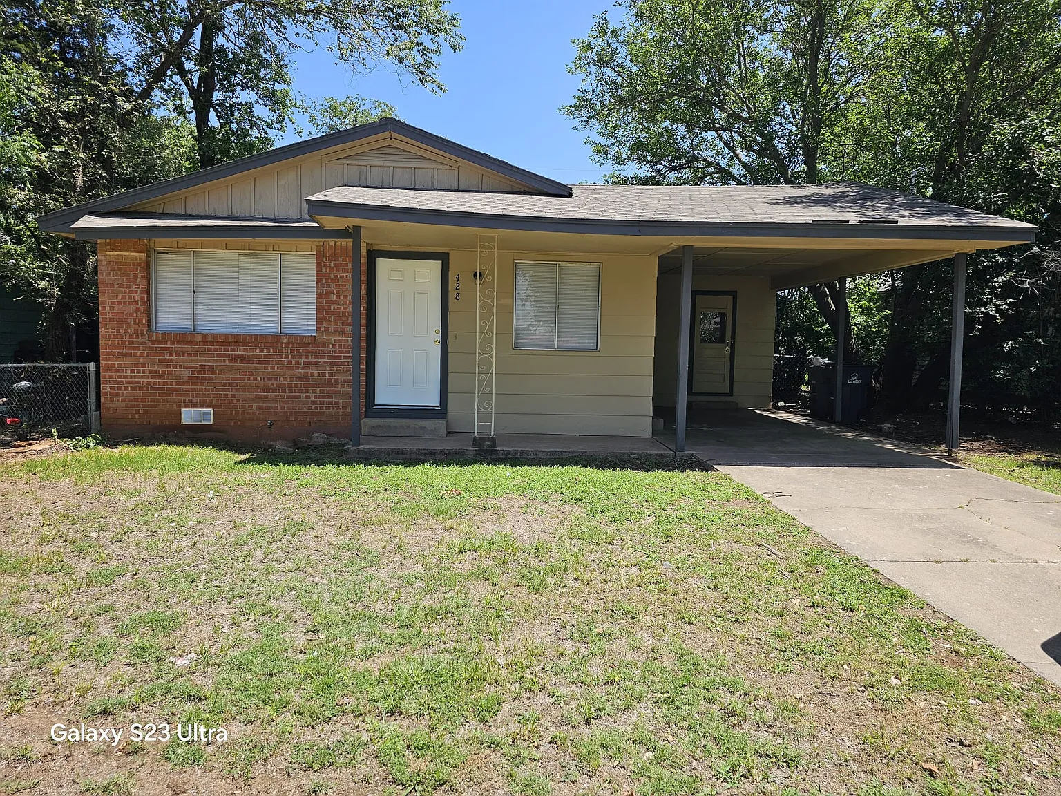 3 bed, 912 sqft, $900 — Photo 1