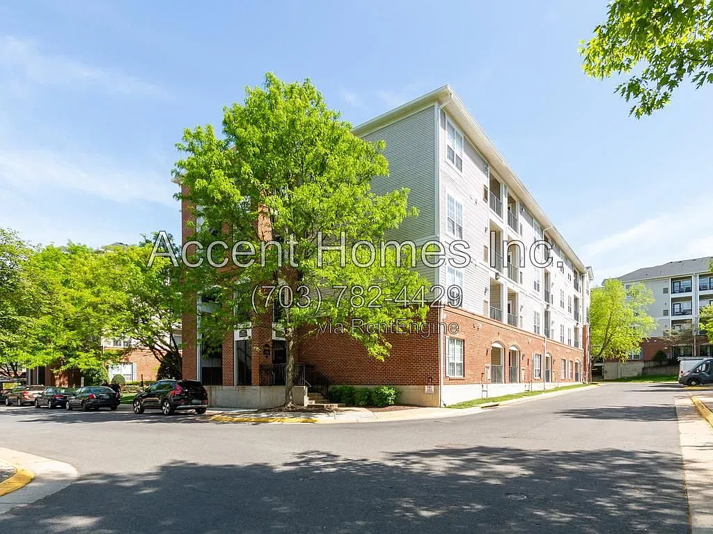 1 bed, 1.0 bath, 772 sqft, $1,900 — Photo 2