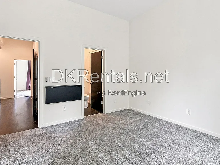 201 S Howard St SE #3 — Photo 12