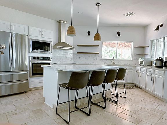 3rd image of 1100 Del Roy Dr
