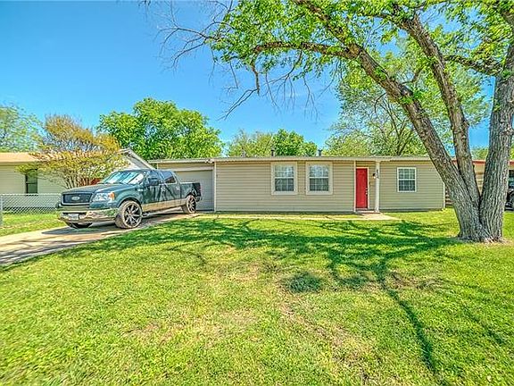 3rd image of 806 Jardin Dr