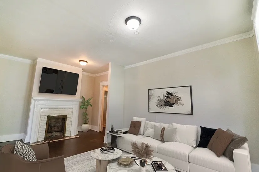 3 bed, 1200 sqft, $1,950 — Photo 2
