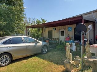 101 E Trinity St, Groesbeck, TX 76642