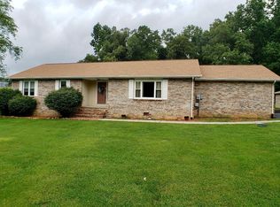 100 Parkway Ln, Crossville, TN 38572