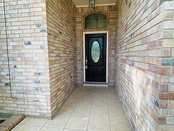 2nd image of 2081 La Jolla St