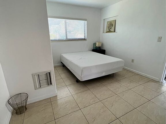 5th image of 535 NE 139th St