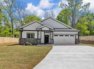 206 E Tucker St, Landrum, SC 29356