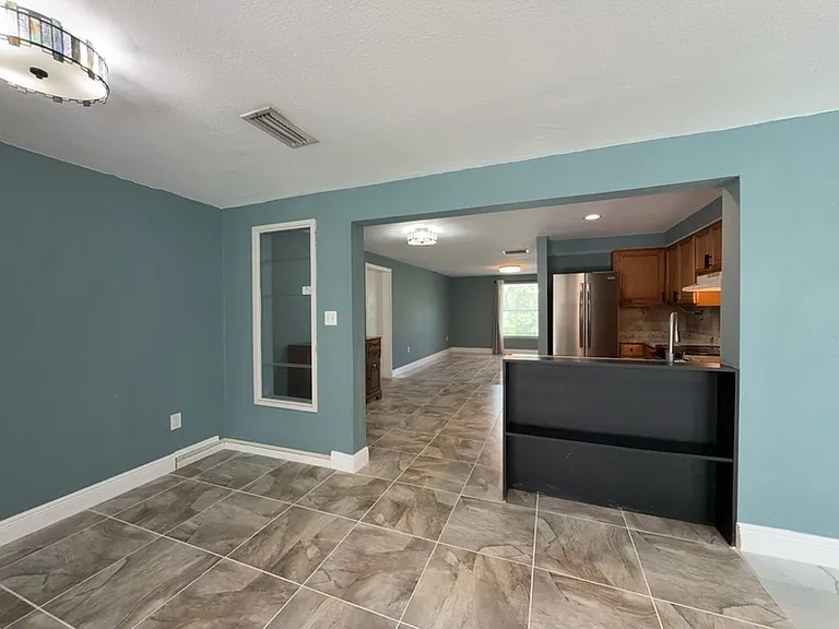 2055 Hyatt Dr — Photo 8