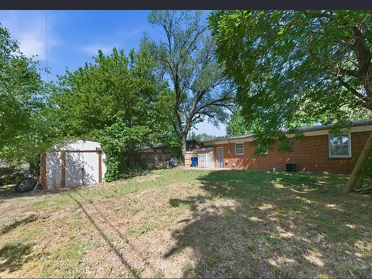 1227 E Alturas Ave — Photo 4