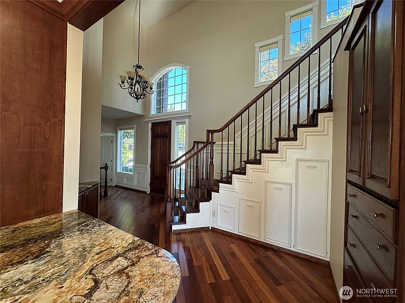 5th image of 444 Sommerset Road