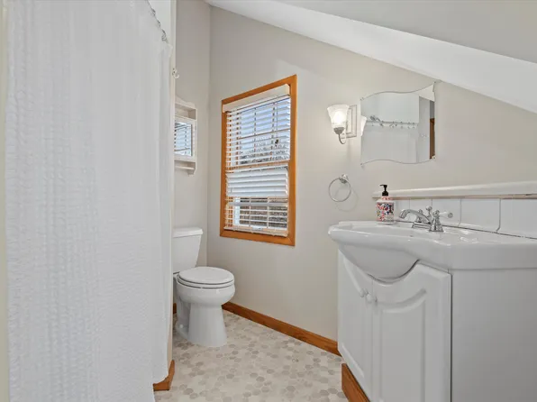 N65W30878 Beaver Lake Rd, Hartland, WI 53029