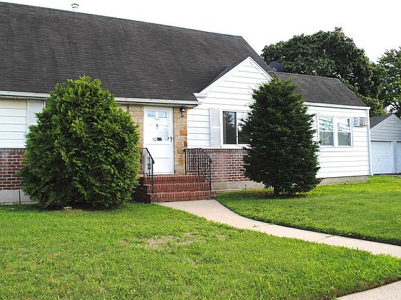 2nd image of 454 Hillside Dr S
